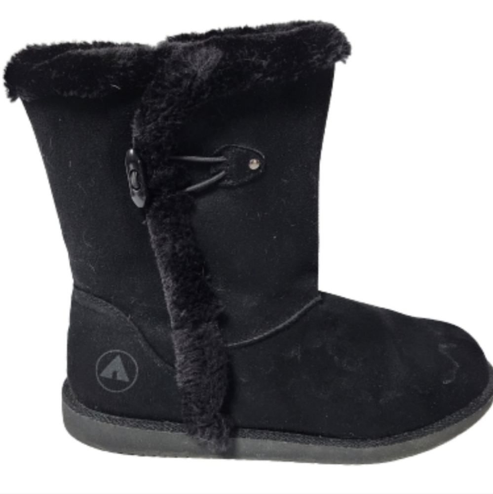 Women's black fur lined Suede Leather winter boots from Airwalk Women's size 10